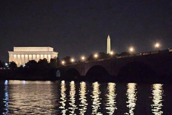 Tour nocturno privado personalizable por Washington DC