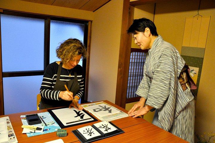 京都の町家で書道体験