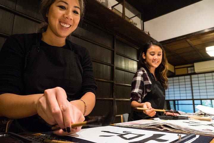 京都の町家で書道体験