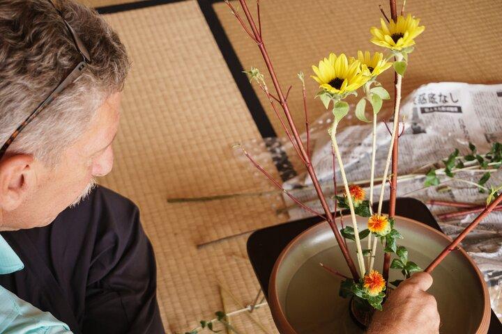京都の町家で生け花を楽しむ