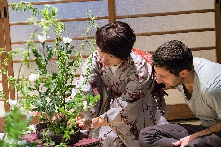 京都の町家で生け花を楽しむ