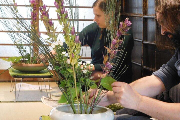 京都の町家で生け花を楽しむ