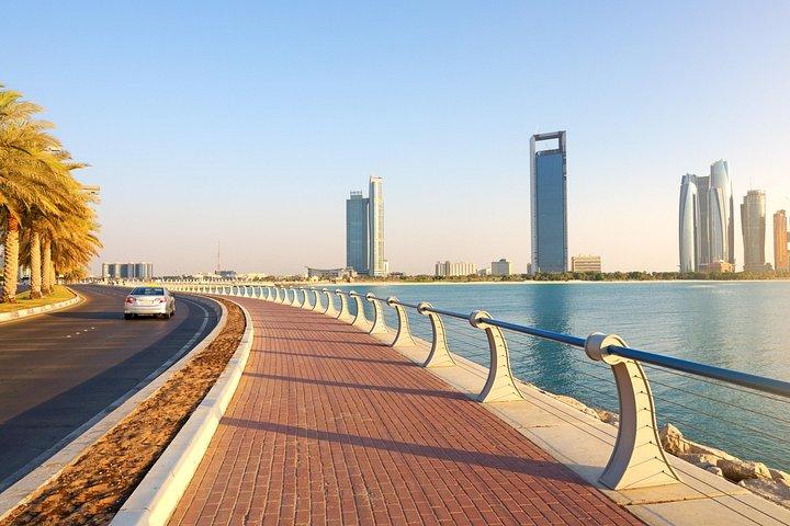Från Abu Dhabi: Stora moskén, Qasr Al Watan-palatset och Etihad-tornet