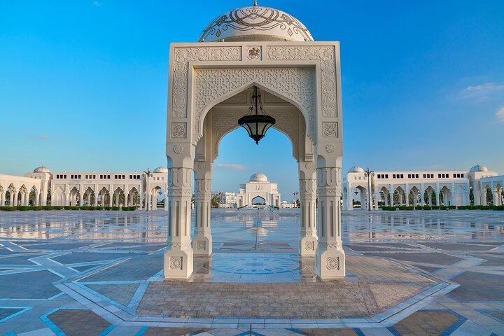 アブダビ発：グランド モスク、カスル アル ワタン宮殿、エティハド タワー