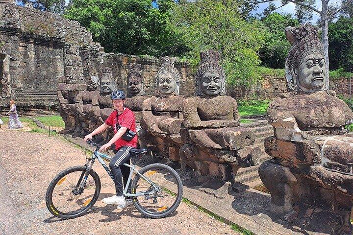 アンコールワット・サイクリングツアー（シェムリアップからの現地ツアーガイド付き）