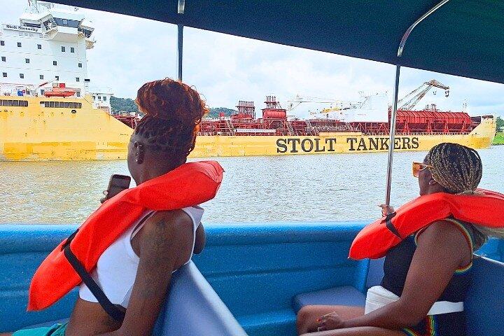 Nature and Panama Canal : Monkey Island + Locks