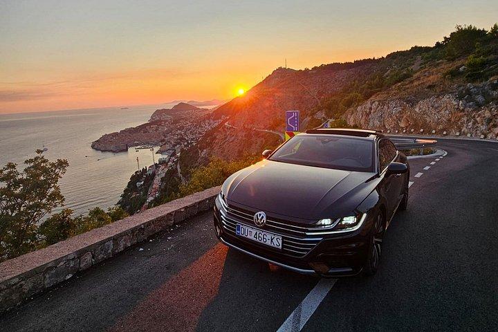 ドゥブロブニク：高級車でのプライベート空港送迎（最大4名）
