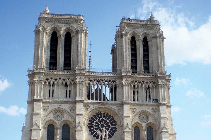 Notre Dame Cathedral Exterior Guided Walking
