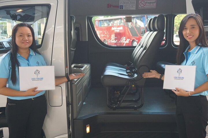 Transfert sans tracas de l'aéroport de Phuket en minivan privé