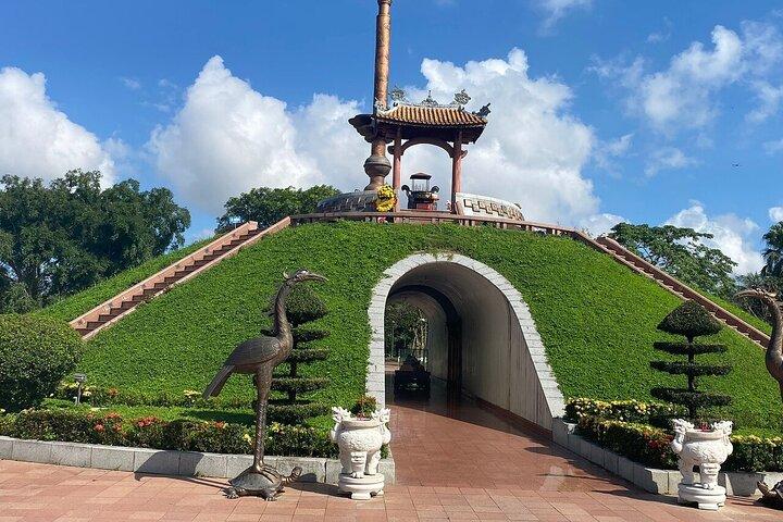 Hue to Vinh Moc Tunnels e Khe Sanh Vietnam War DMZ Experience