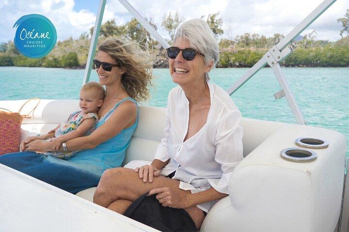 Private 5 Island Tour: Pontoon Boat Cruise med frokost og drikkevarer