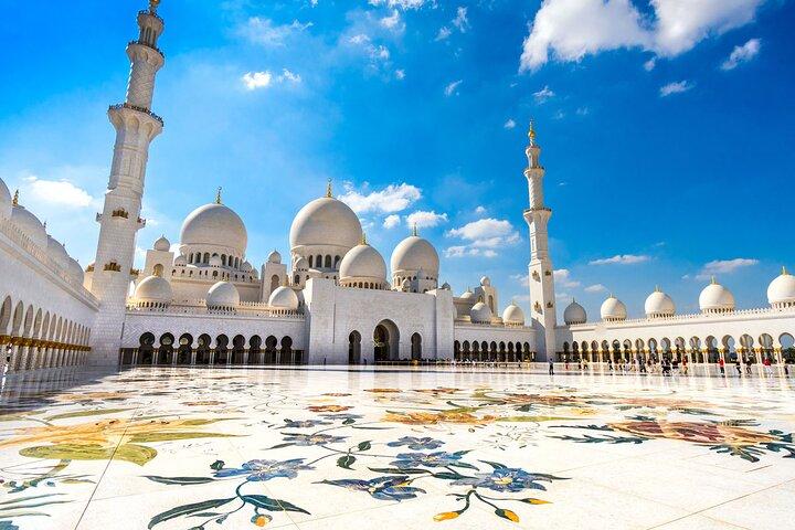 Excursion touristique d'une demi-journée à Abu Dhabi avec transport