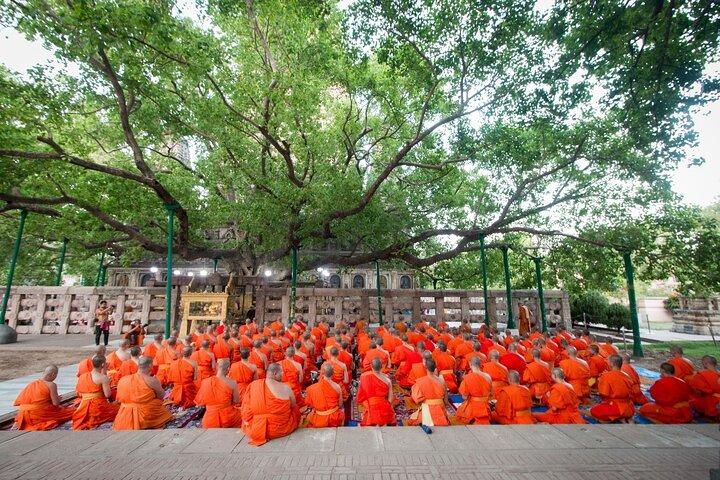 4 dagars buddhistisk Dharma Tour utforskar viktiga heliga platser