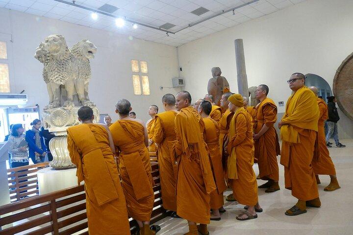 Buddhistische spirituelle Tour : 6 Tage Reise durch heilige Stätten.