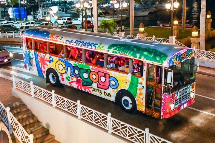 Aruba Nightlife Party Bustour, kostenlose Cocktails, Live DJ & Gastgeber