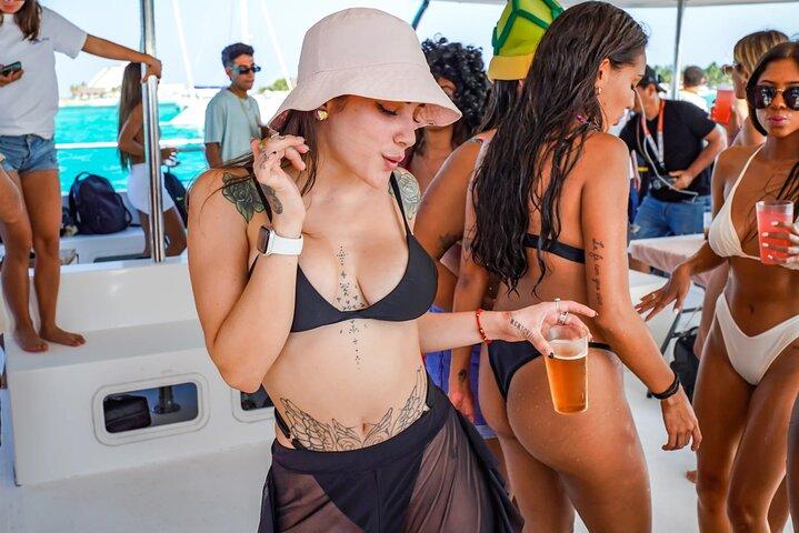 Katamaran Saufparty mit Open Bar in Cancún