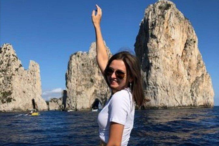 ポジターノからカプリ島プライベートボートツアー－地中海観光クルーズ