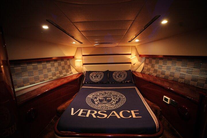 ドバイヨットレンタル50フィートアルシャリ20PAX