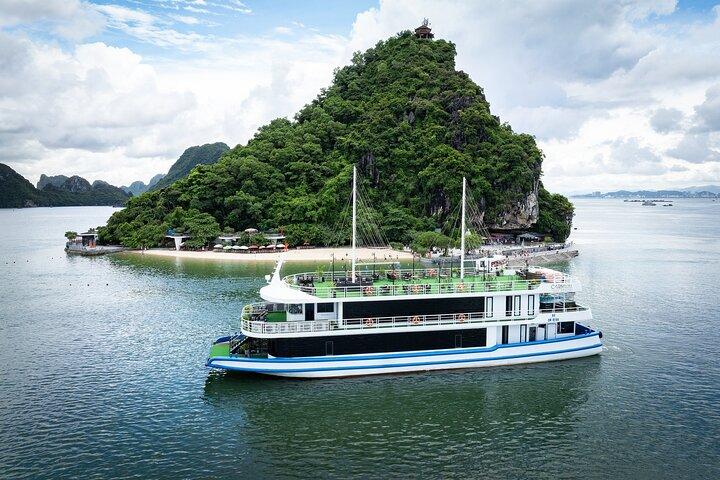 ハノイ発5つ星豪華日帰りクルーズでハロン湾のベスト