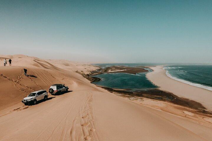 Sandwich Harbour Giornata intera dove deserto e oceano si incontrano