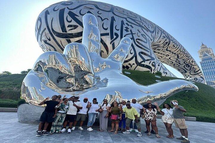 Trio Dubai: Safari nel deserto, tour della città di Dubai e cena in crociera in dhow