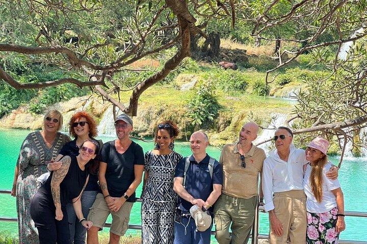 Safari in montagna, cammelli, cascate e pranzo (tour di gruppo)