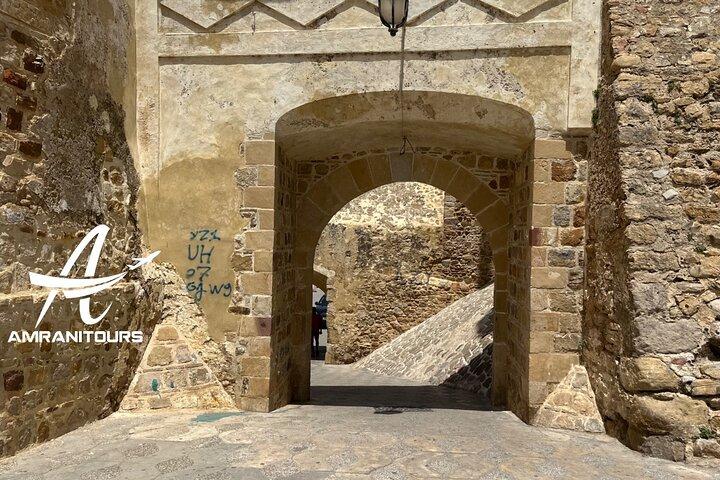 Gita giornaliera privata ad Asilah e alle Grotte di Ercole