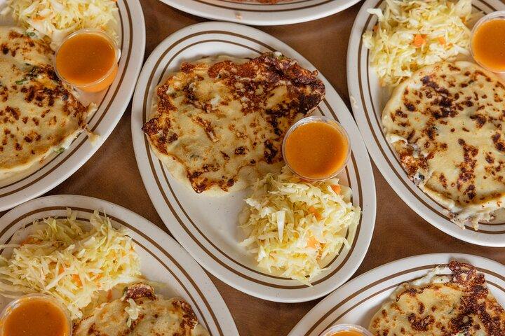 5 - course Walking Food Tour in Dallas History + Cocktail opt.