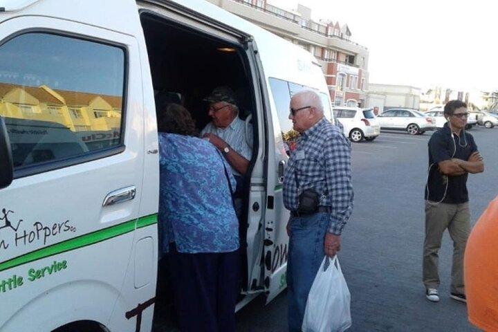 タウンホッパーズシャトルバス（毎日スワコプムンドからウィントフックまで）