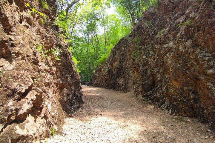 De Banguecoque: Death Railway & Hellfire Pass Tour com almoço