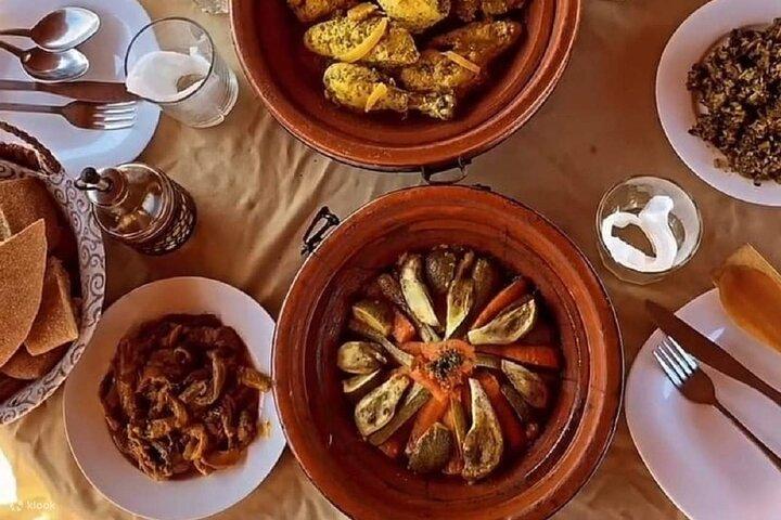 Romantisch diner onder de sterren in de Agafay woestijn