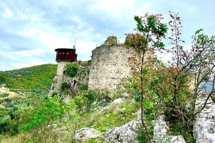 Tour di un giorno al Castello di Petrela e Zip Line Albania Adventure