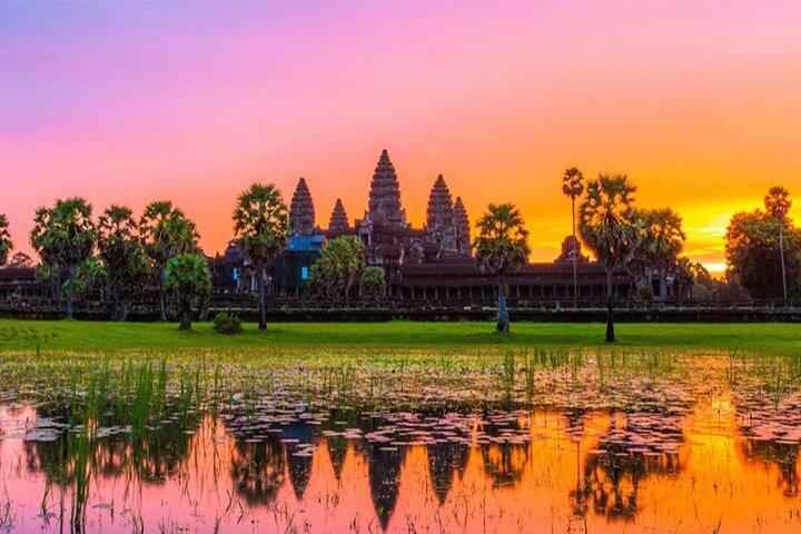 Angkor Wat Sunrise & Main Temples Highlight with Breakfast