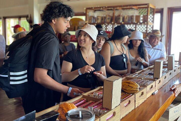 Roatán eiland tour: Luiaard & Monkey Park, Rum en chocolade