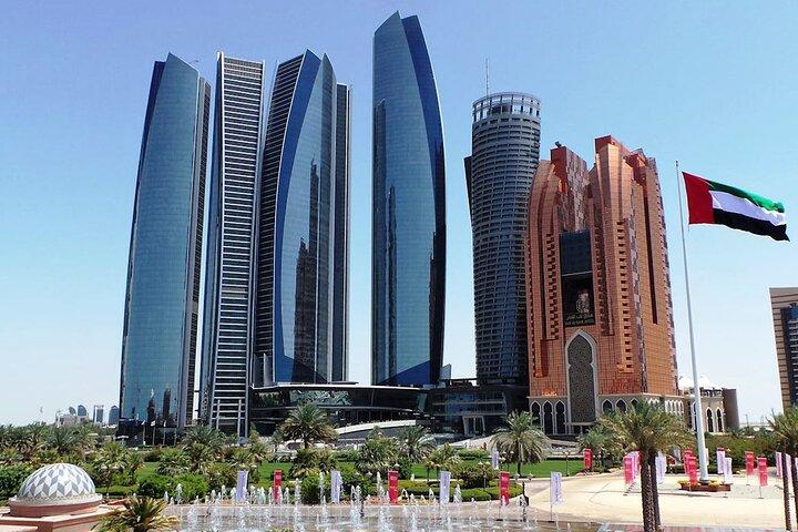 Tour privato di un'intera giornata ad Abu Dhabi