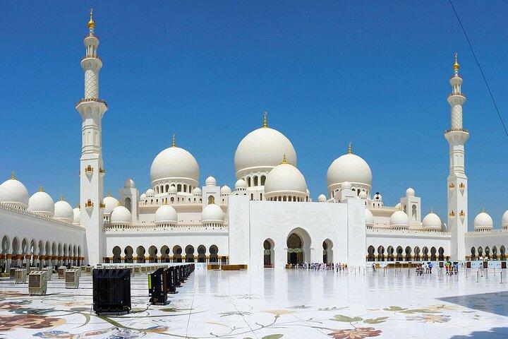 Tour privato di un'intera giornata ad Abu Dhabi