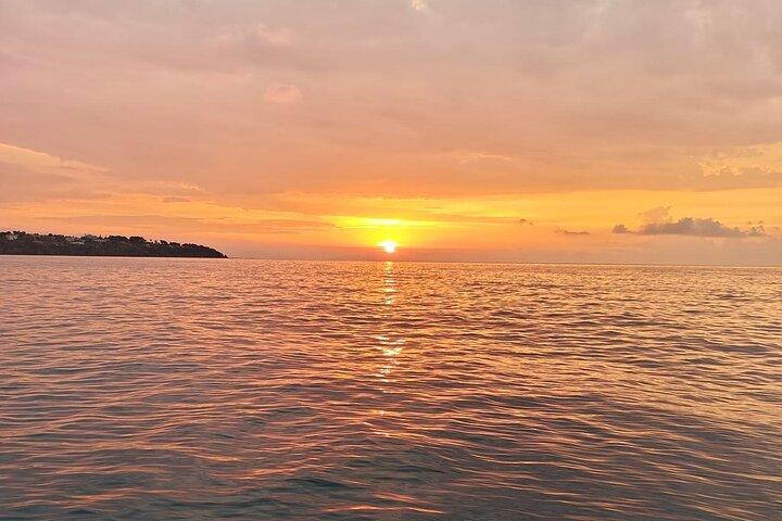 Cefalù : Excursion côtière au coucher du soleil avec plongée en apnée et apéritif.