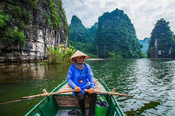 Fulddagstur fra Hanoi til Ninh Binh, Hoa Lu, Trang An & Mua Cave