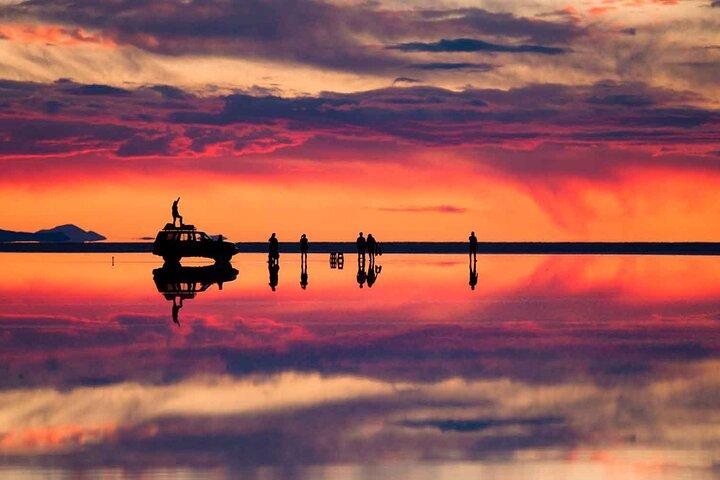 Spektakulärer Sonnenuntergang und Sternenbeobachtung in der Salzflache von Uyuni