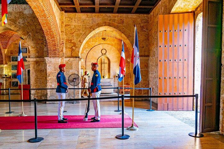 Erkunden Sie die Altstadt von Santo Domingo von Punta Cana aus