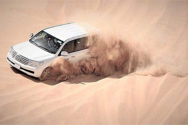 Dune Bashing Quadfahren und Kamelreiten mit Grillgericht
