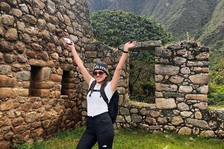 Court sentier inca à Machu Picchu