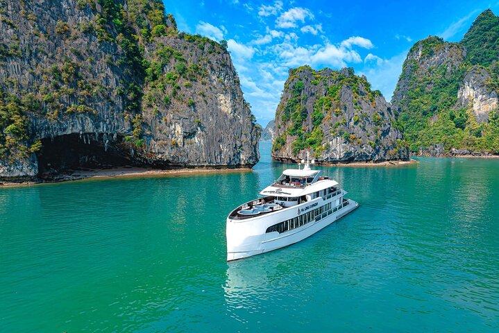 Esclusiva crociera sinfonica Ha Long Bay Day Trip da Hanoi