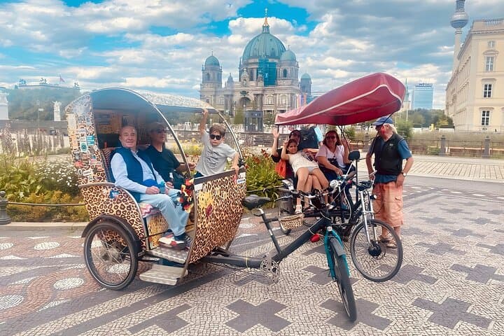 Rickshaw Tours Berlin - Groups of up to 16 people with several rickshaws