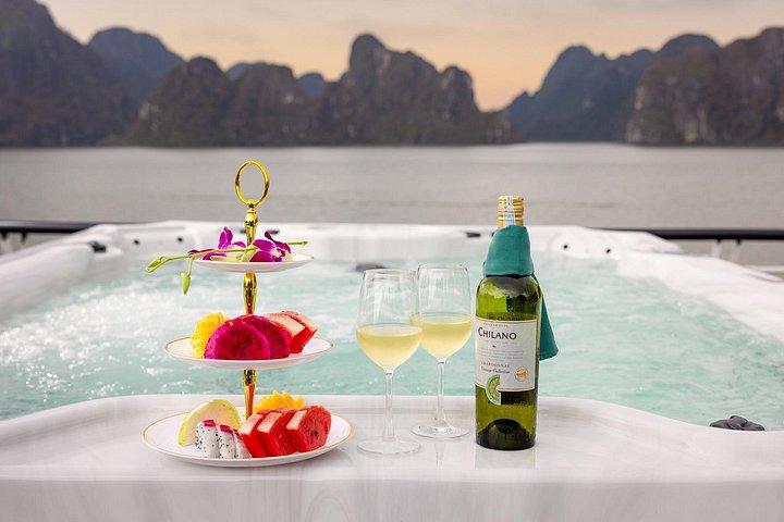 ハロン湾: 豪華日帰りクルーズ、洞窟、カヤック＆ビュッフェランチ