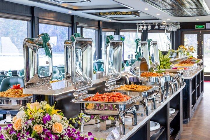 ハロン湾: 豪華日帰りクルーズ、洞窟、カヤック＆ビュッフェランチ