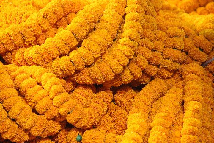 Marché aux fleurs Couleurs et Ganges Ghat Experience