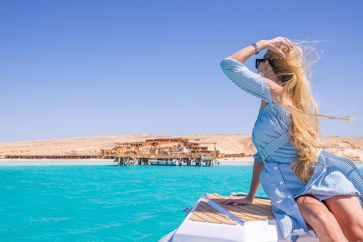 Private Speedboat til Orange Bay & Parasailing Adventure / Hurghada