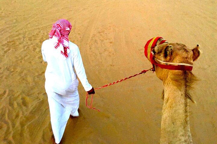 Dubai Desert Safari Camel Ride en ATV Bike met BBQ Diner
