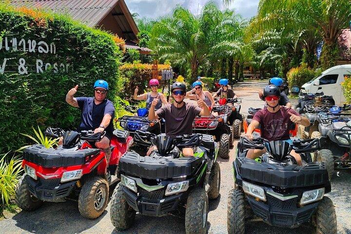 ATV-Fahrt durch Berg- und Wasserfallwege in Khao Lak